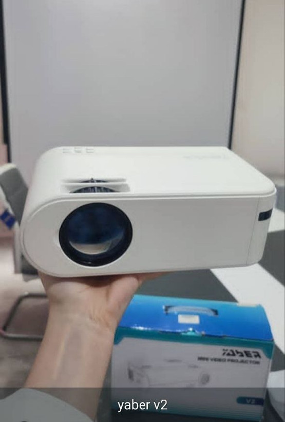 Video projector suitable for gaming and entertainment