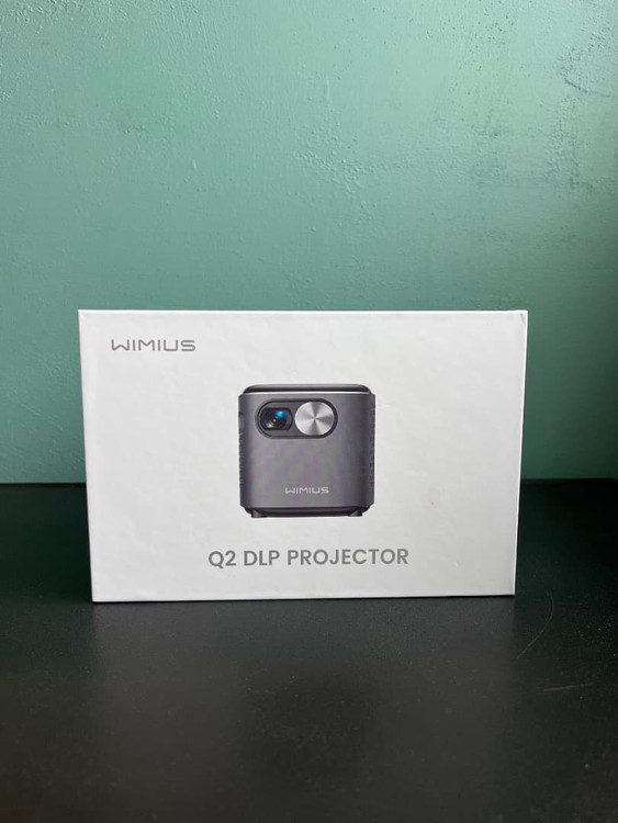 ویدیو پروژکتور شارژی در فضای باز و کمپینگ