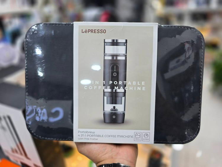 دستگاه اسپرسوساز و قهوه ساز مسافرتی و شارژی (۴ در ۱) مدل LPCFFM4IN1 از برند LePresso عصاره گیر و کف ساز شیر